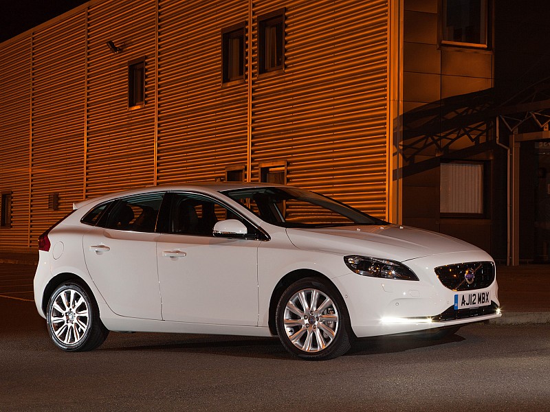 Volvo V40 2000 Workshop Service Repair Manual PDF Download