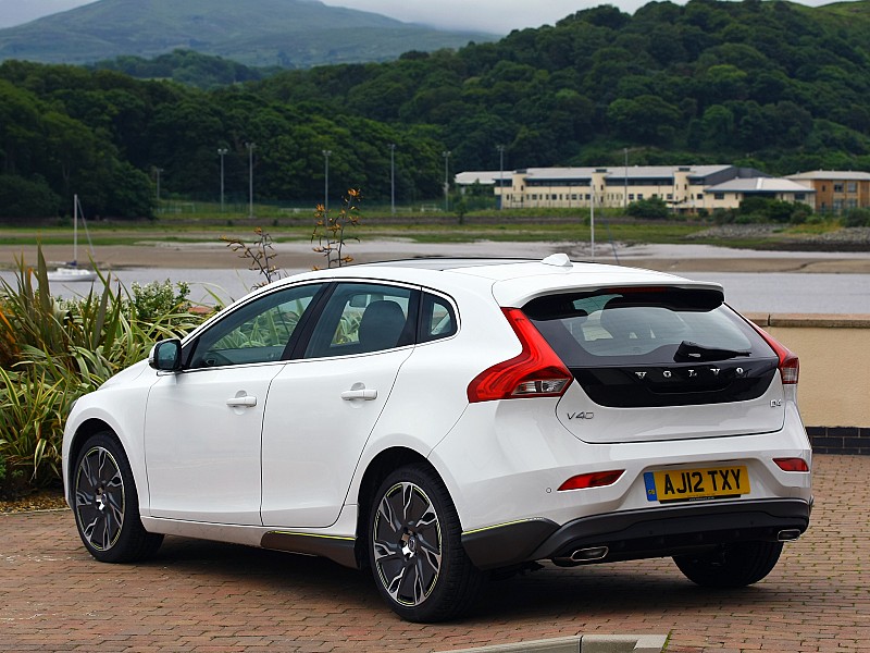 Volvo V40 2000 Workshop Service Repair Manual PDF Download