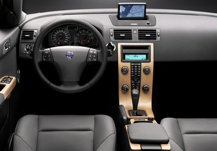 08 Volvo V50 2008 Owners Manual