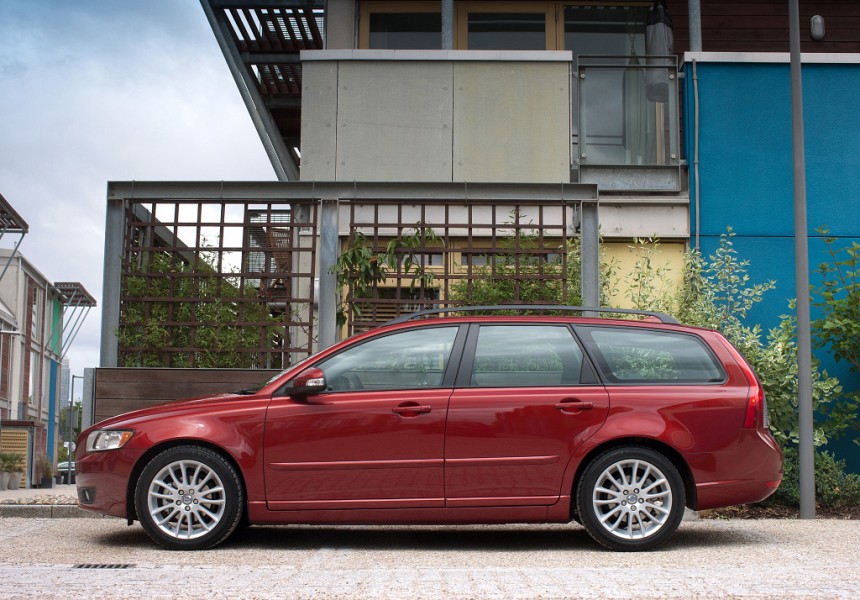 08 Volvo V50 2008 Owners Manual