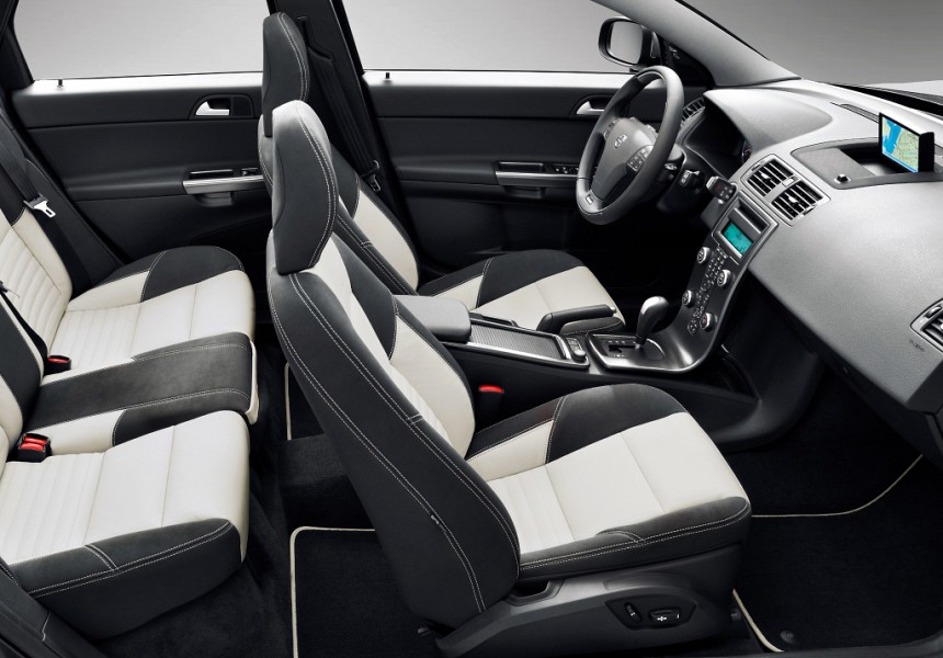 08 Volvo V50 2008 Owners Manual